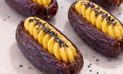 Dátiles rellenos con mantequilla de Golden Milk